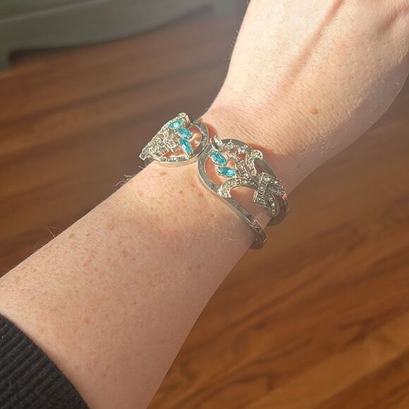 🤑BUNDLE ONLY🤑Vintage Rhinestone Bangle - Picture 2 of 5